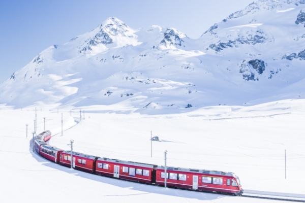 Magiche Atmosfere Natalizie a bordo del TRENINO ROSSO DEL BERNINA